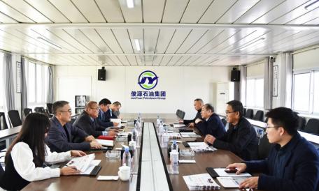 農(nóng)高區(qū)黨工委委員、管委會(huì)副主任曹永湖到俊源石油走訪